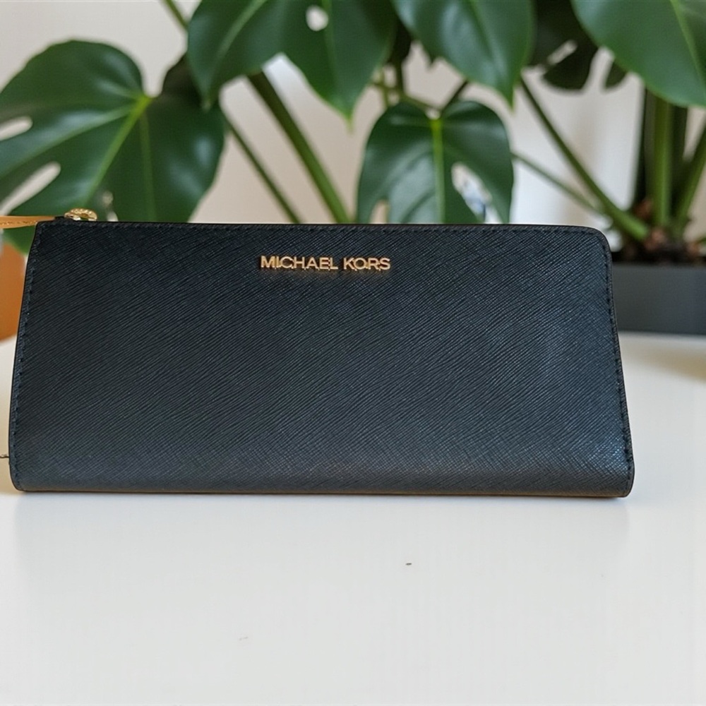🖤MICHAEL KORS🖤Lg Jet Set Travel Black Three Quarter Zip Leather Wallet/NWOT
